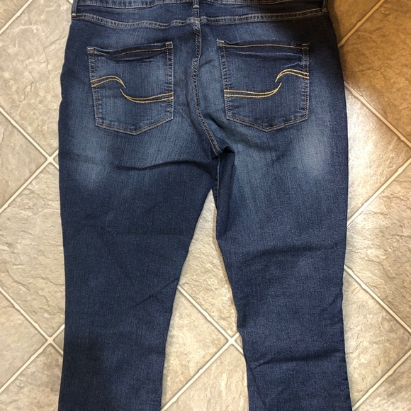 EUC Women’s Levi’s Modern Capri - Picture 2 of 5